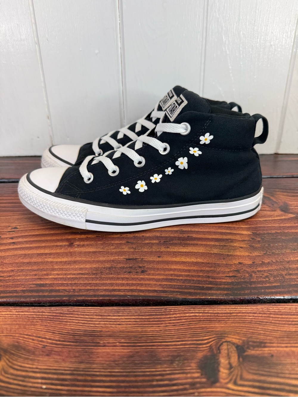 Converse Chuck Taylor All Star Flower Street Mid Daisy Sneakers Women’s 8